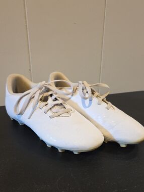 Girls Soccer Cleats - Lightweight Lace-Up Design